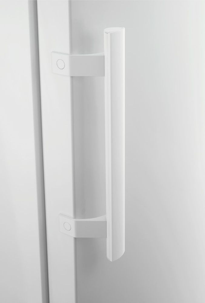 Electrolux kjøleskap hvit 186 cm A+ LRS1DF39W 