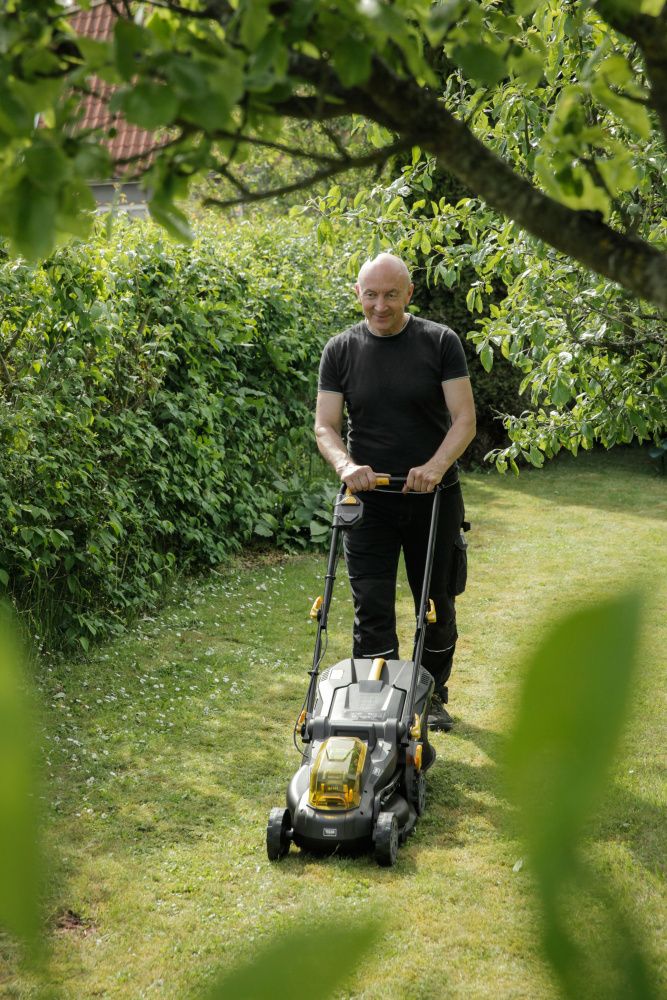 Texas gressklipper batteri 2x20V LMX2033 m/2 batterier og lader 90063271