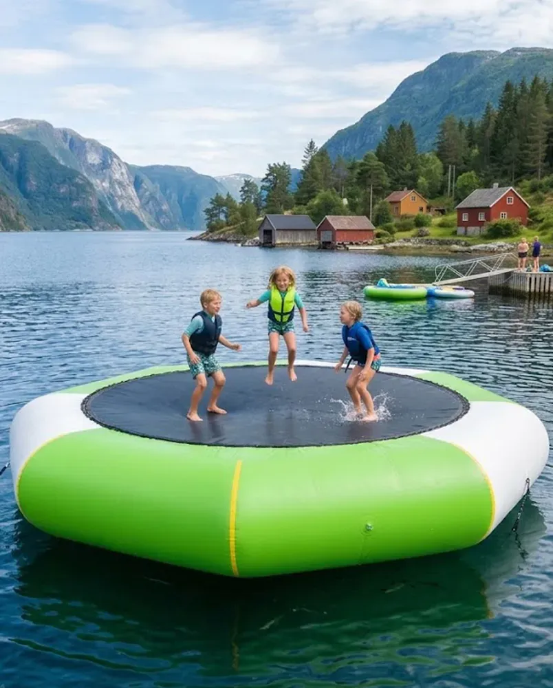 Vann trampoline på hele 5 meter i diameter