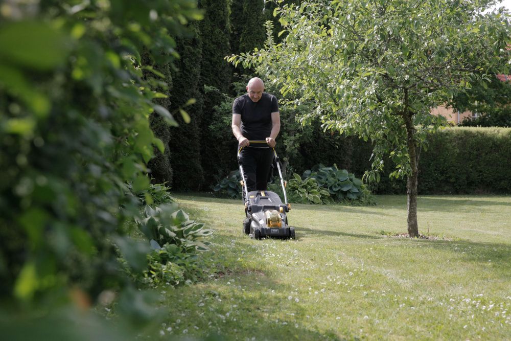 Texas gressklipper batteri 2x20V LMX2037 m/2 x 4Ah batterier og lader batteri 90063272