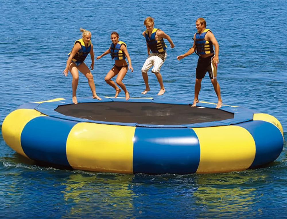 Vann trampoline på hele 5 meter i diameter